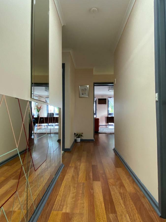 Entire Hume House Vila Melbourne Exterior foto